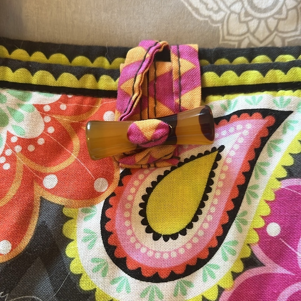 Vera Bradley Tote Bag, Measurements in Photos - Picture 2 of 8